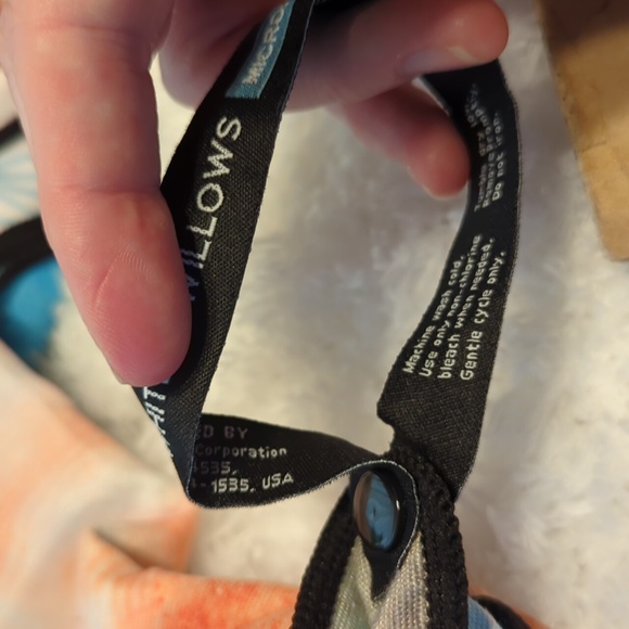 Whitley Willows, Beach Microfiber Towel, Sz 35" x 70", NWT - Picture 9 of 10